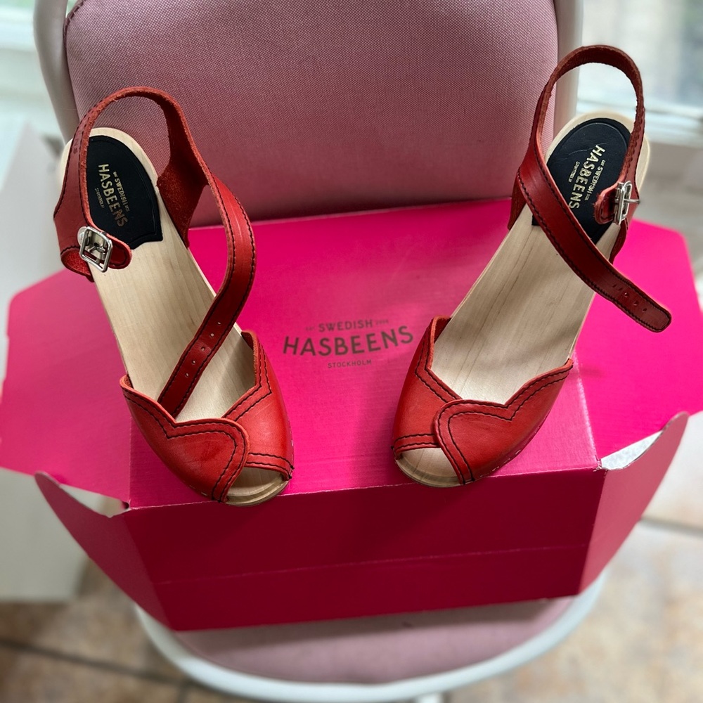 Swedish Hasbeens - Sandal in red!